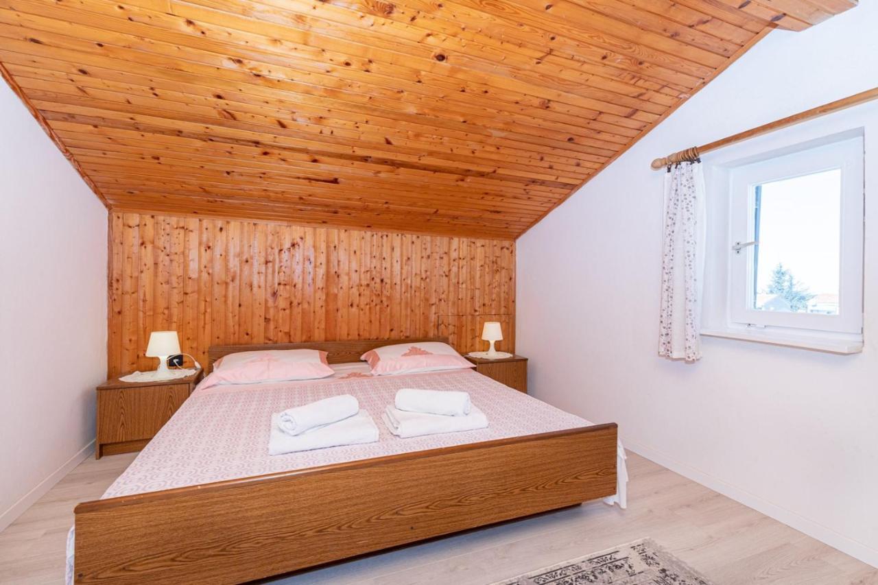 Apartments Ada Near The Sea Πόρετς Εξωτερικό φωτογραφία