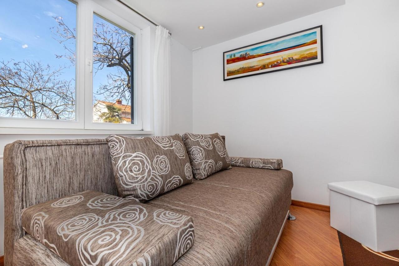 Apartments Ada Near The Sea Πόρετς Εξωτερικό φωτογραφία