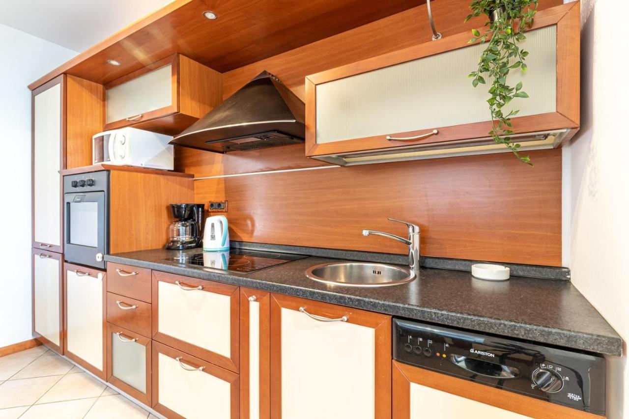 Apartments Ada Near The Sea Πόρετς Εξωτερικό φωτογραφία