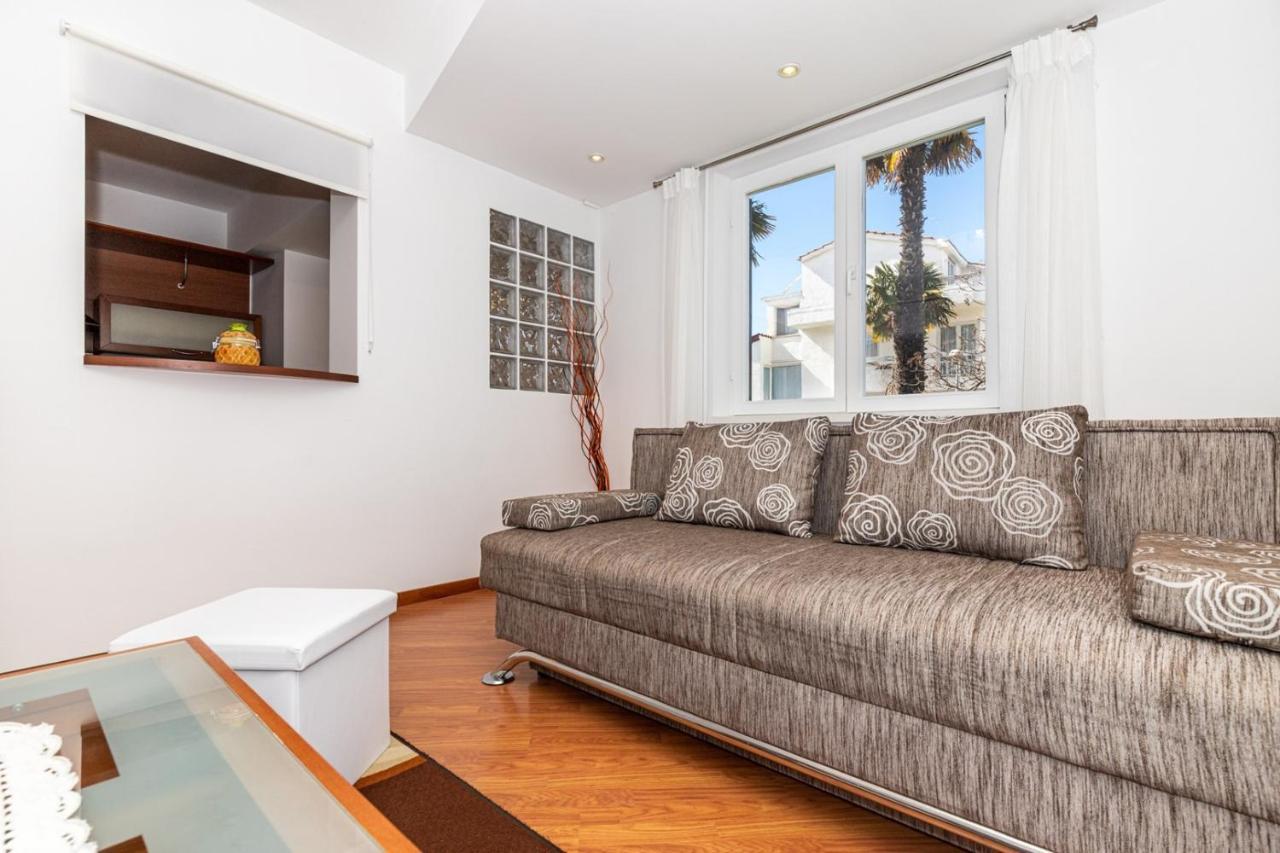 Apartments Ada Near The Sea Πόρετς Εξωτερικό φωτογραφία