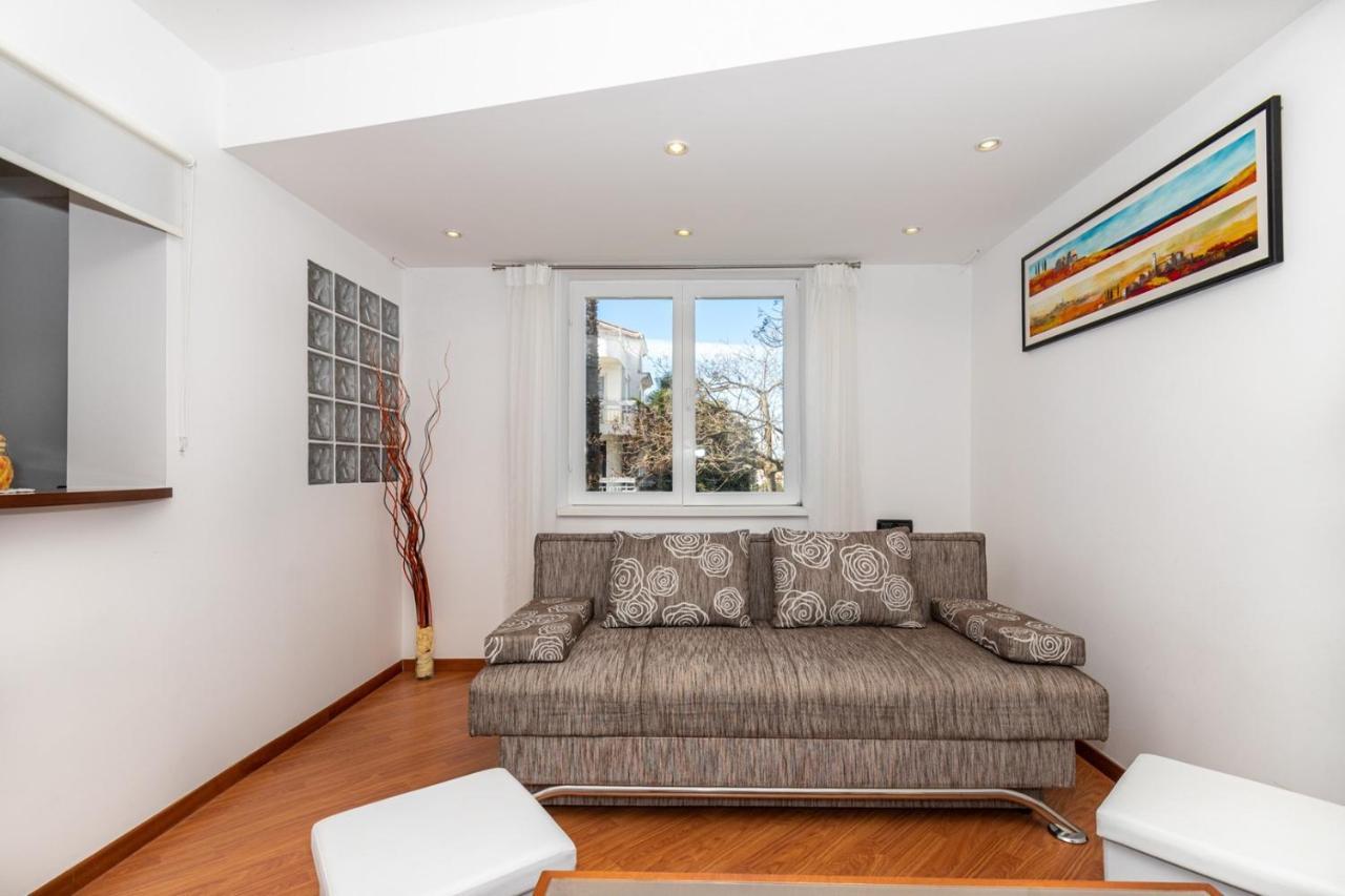 Apartments Ada Near The Sea Πόρετς Εξωτερικό φωτογραφία