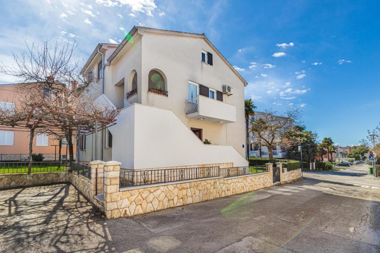 Apartments Ada Near The Sea Πόρετς Εξωτερικό φωτογραφία
